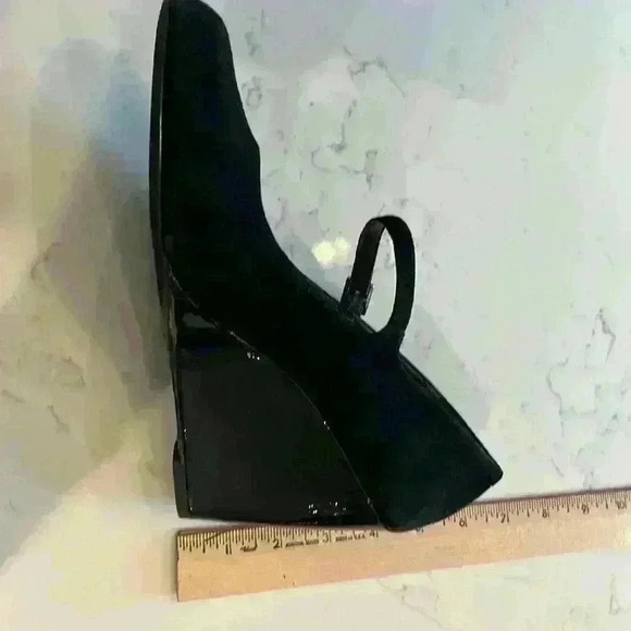Vince Camuto Mary Jane’s size 9.5 wedge heel black suede - Picture 4 of 5